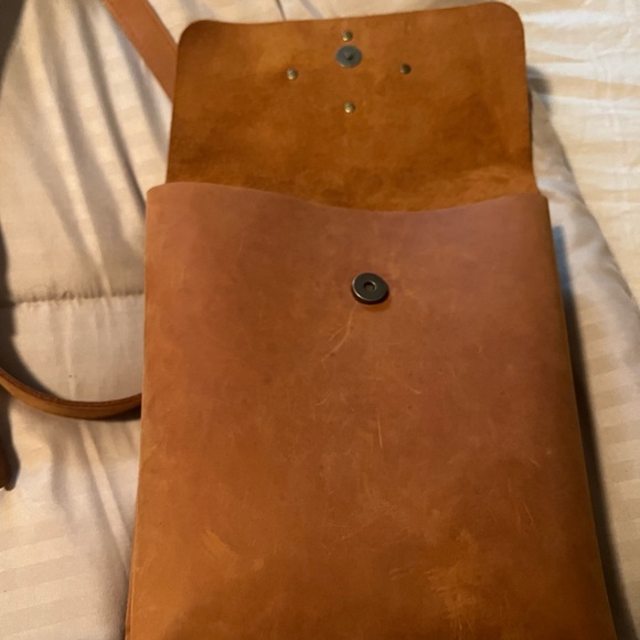 Portland Leather Hawkeye Dakota Tan Crossbody Bag *Retired* - Picture 4 of 6